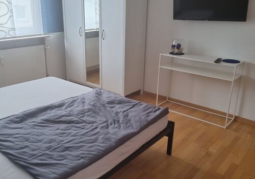 Zimmer 1 Doppelzimmer/ Einzelbetten Zimmer 1 Doppelzimmer/ Einzelbetten