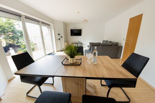 Großes Haus mit viel Platz und Parkplätzen Bild 2 Großes Haus mit viel Platz und Parkplätzen Bild 2