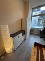 oderner Schrank & Kommode – viel Stauraum für Kleidung & persönliche Dinge oderner Schrank & Kommode – viel Stauraum für Kleidung & persönliche Dinge