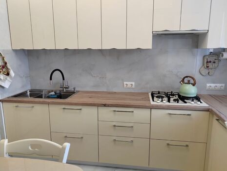 Voll ausgestattete Küche mit allem, was Sie zum komfortablen Kochen und Genießen brauchen. Ideal für längere Aufenthalte. #VonVImmoServiceUG #VollAusgestattet #Küchenkomfort #PraktischesKochen #KomfortabelWohnen Voll ausgestattete Küche mit allem, was Sie zum komfortablen Kochen und Genießen brauchen. Ideal für längere Aufenthalte. #VonVImmoServiceUG #VollAusgestattet #Küchenkomfort #PraktischesKochen #KomfortabelWohnen