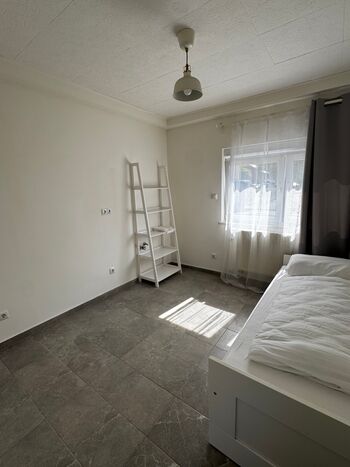 Privatzimmer mit ausziehbarem Bett für 2 Gäste Privatzimmer mit ausziehbarem Bett für 2 Gäste