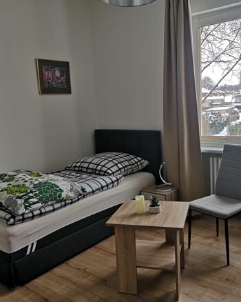 Möbliertes Einzelzimmer. TV. Möbliertes Einzelzimmer. TV.