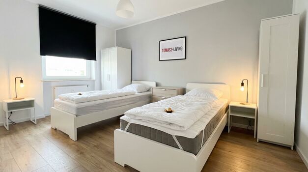 MH11 / TOMASZ-LIVING in DUISBURG - Modernes Bad + Smart TV Picture 2 MH11 / TOMASZ-LIVING in DUISBURG - Modernes Bad + Smart TV Picture 2