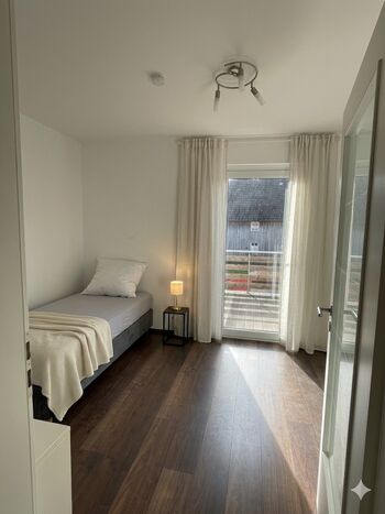 help2rent M1 - gr. Haus/Wohnung für Ihr Team - HI/SZ/PE 15 Min. Obrázok 3 help2rent M1 - gr. Haus/Wohnung für Ihr Team - HI/SZ/PE 15 Min. Obrázok 3