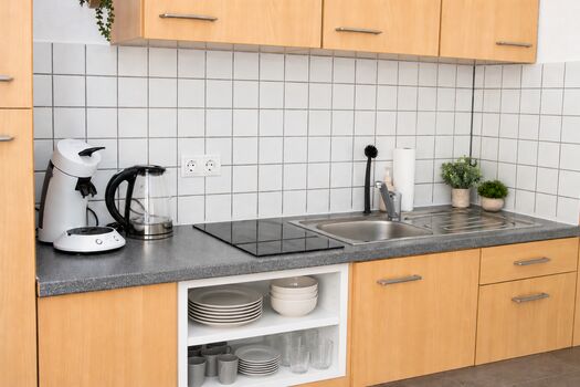 Vollausgestattete Küche: mit Spülmaschine und Kaffeemaschine Vollausgestattete Küche: mit Spülmaschine und Kaffeemaschine