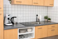 Vollausgestattete Küche: mit Spülmaschine und Kaffeemaschine Vollausgestattete Küche: mit Spülmaschine und Kaffeemaschine
