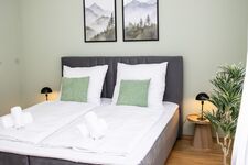 Schlafzimmer 1 mit einem Doppelbett oder zwei einzelnen Betten Schlafzimmer 1 mit einem Doppelbett oder zwei einzelnen Betten