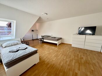 Unterkunft mit 5x Schlafzimmer für 4-7 P. Unterkunft mit 5x Schlafzimmer für 4-7 P.