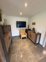 Wohnung 1: Wohnbereich mit TV Wohnung 1: Wohnbereich mit TV