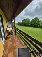 Wohnung 2: Balkon mit Blick auf die Weide Wohnung 2: Balkon mit Blick auf die Weide