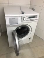 Waschmaschine und Trockner Waschmaschine und Trockner