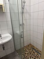 Zweibettzimmer mit Bad/Dusche & Küche Zweibettzimmer mit Bad/Dusche & Küche