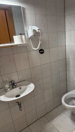 Einzelbettzimmer mit Bad/Dusche Einzelbettzimmer mit Bad/Dusche