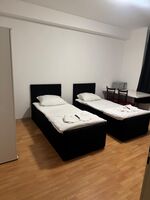 Zweibettzimmer mit Bad & Küche Zweibettzimmer mit Bad & Küche