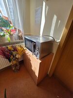 Und zu Mikrowelle steht im Flur und ist für jeden zugänglich. Und zu Mikrowelle steht im Flur und ist für jeden zugänglich.
