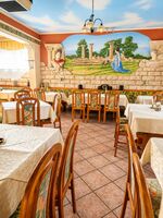 Unser Restaurant ist mittwochs bis freitags und sonntags ab 17:30 Uhr geöffnet. Wir bieten Speisen wie Pizza ab 7 € und Fleischgerichte Gyros mit Pommes und Salat ab 14.30€ an Unser Restaurant ist mittwochs bis freitags und sonntags ab 17:30 Uhr geöffnet. Wir bieten Speisen wie Pizza ab 7 € und Fleischgerichte Gyros mit Pommes und Salat ab 14.30€ an