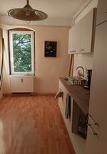 EBK mit Kaffeemaschine, Wasserkocher, Kühlschrank und Herd EBK mit Kaffeemaschine, Wasserkocher, Kühlschrank und Herd