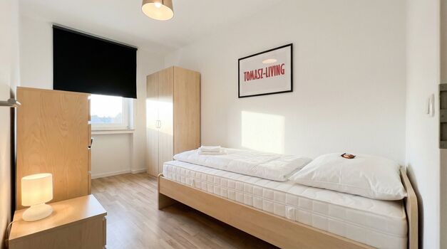 MH17 / TOMASZ-LIVING in OBERHAUSEN - Eigene Dusche + WC Picture 4 MH17 / TOMASZ-LIVING in OBERHAUSEN - Eigene Dusche + WC Picture 4