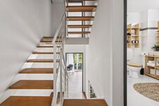 Das Badezimmer liegt in der Mitte des Hauses im 1. OG Das Badezimmer liegt in der Mitte des Hauses im 1. OG