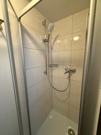 Dusche je Zimmer Dusche je Zimmer