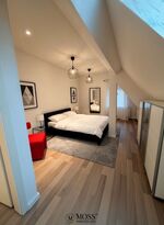Schlafzimmer_DG_rechts (KI-möbliert) Schlafzimmer_DG_rechts (KI-möbliert)