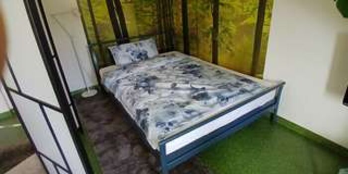 Bett 160 x 200 hinter Paravent Bett 160 x 200 hinter Paravent