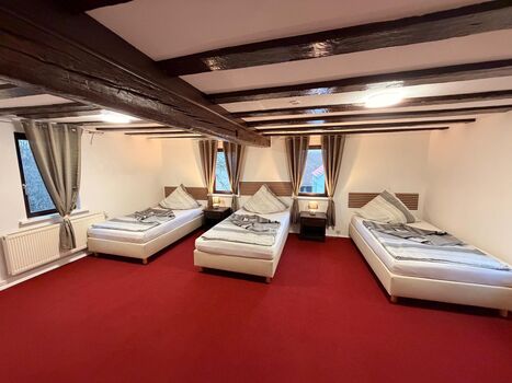 Neu eröffnet renoviert möbiliert inkl. Küchen und Badezimmern Neu eröffnet renoviert möbiliert inkl. Küchen und Badezimmern