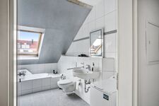 OARA | 5 BR · 10 Beds · Flexible 2-Unit House Picture 10 OARA | 5 BR · 10 Beds · Flexible 2-Unit House Picture 10