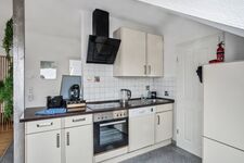 OARA | 5 BR · 10 Beds · Flexible 2-Unit House Picture 11 OARA | 5 BR · 10 Beds · Flexible 2-Unit House Picture 11