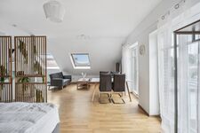 OARA | 5 BR · 10 Beds · Flexible 2-Unit House Picture 4 OARA | 5 BR · 10 Beds · Flexible 2-Unit House Picture 4