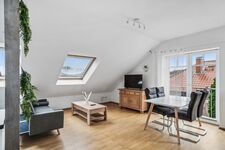 OARA | 5 BR · 10 Beds · Flexible 2-Unit House Picture 9 OARA | 5 BR · 10 Beds · Flexible 2-Unit House Picture 9