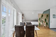 OARA | 5 BR · 10 Beds · Flexible 2-Unit House Picture 8 OARA | 5 BR · 10 Beds · Flexible 2-Unit House Picture 8