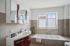 OARA | 5 BR · 10 Beds · Flexible 2-Unit House Picture 12 OARA | 5 BR · 10 Beds · Flexible 2-Unit House Picture 12