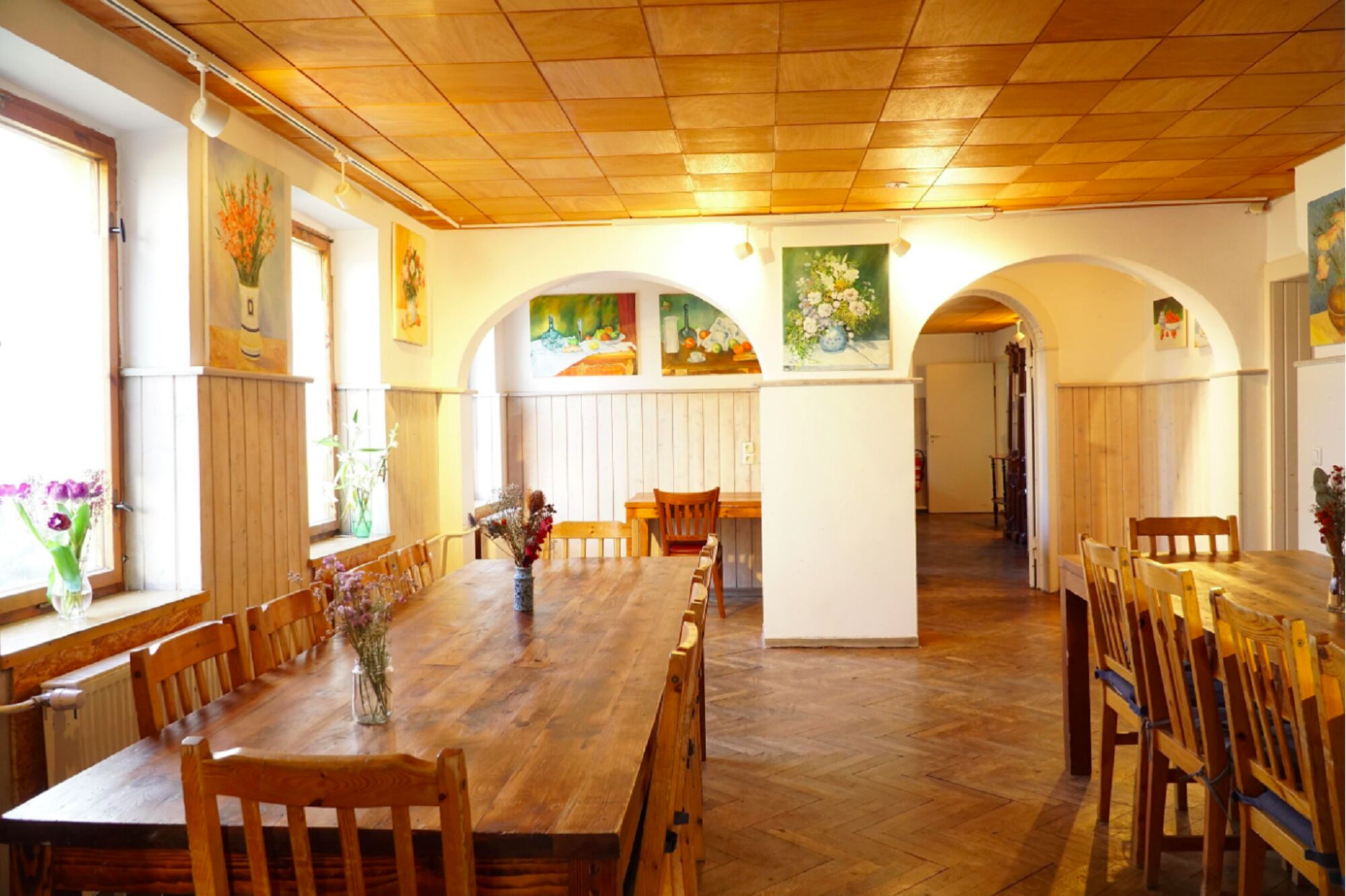 Viel Platz für gemeinsame Essen, Besprechungen & Co. Viel Platz für gemeinsame Essen, Besprechungen & Co.