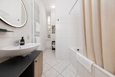 Dusche und Badewanne Dusche und Badewanne