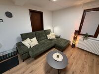 Das Sofa ist bequem und die Rückenlehnen sind elektrisch verstellbar. Das Sofa ist bequem und die Rückenlehnen sind elektrisch verstellbar.