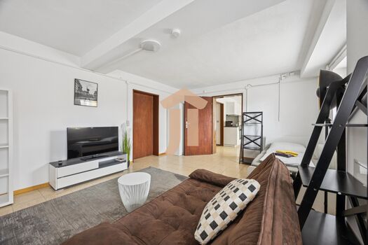 Wohnzimmer / Durchgangszimmer Wohnzimmer / Durchgangszimmer