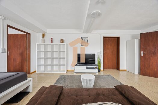 Wohnzimmer / Durchgangszimmer Wohnzimmer / Durchgangszimmer