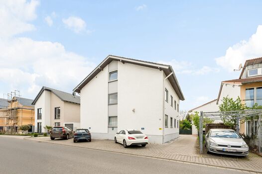 Kostenlose Parkplätze direkt am Haus – auch für Transporter Kostenlose Parkplätze direkt am Haus – auch für Transporter