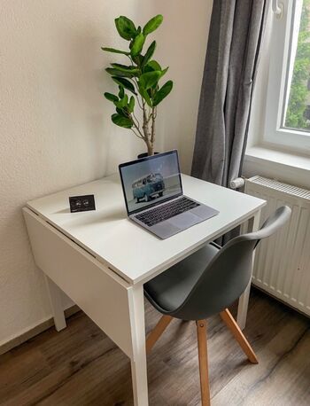 Neu saniertes Penthouse Apartment mit offener Wohnküche Neu saniertes Penthouse Apartment mit offener Wohnküche