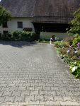 Parkplatz rechts neben dem Haus Parkplatz rechts neben dem Haus