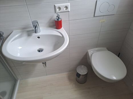 Bad & WC 1 Bad & WC 1