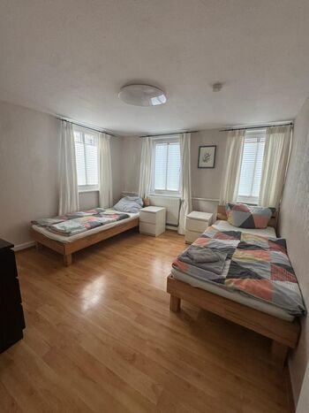 Haus in Kitzingen, 9 Betten, zentral mit 2 Küchen und 2 Bäder mit Dusche Obrázok 3 Haus in Kitzingen, 9 Betten, zentral mit 2 Küchen und 2 Bäder mit Dusche Obrázok 3
