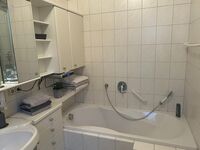 Wannenbad im Badezimmer Wannenbad im Badezimmer