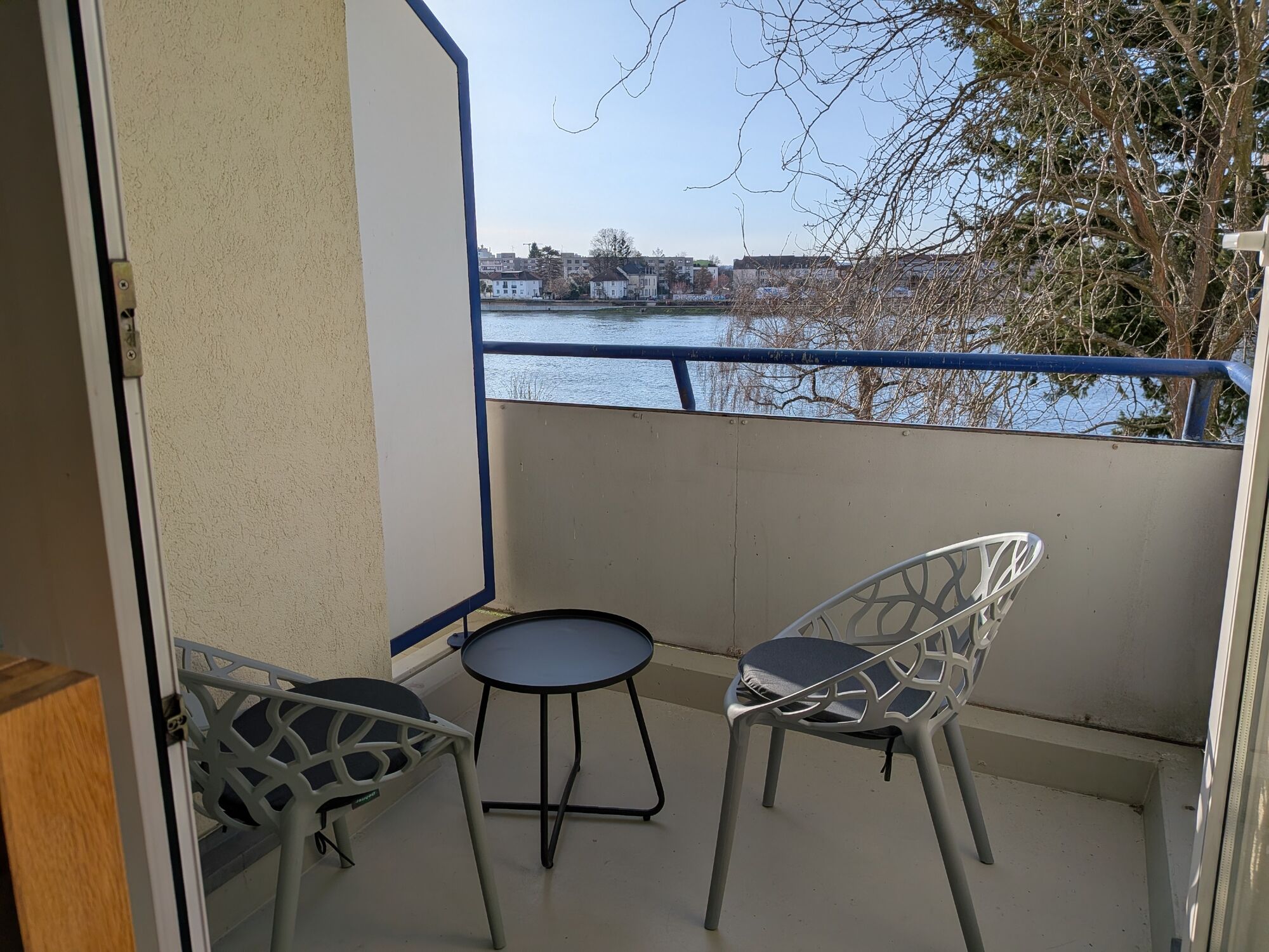 Balkon mit Aussicht auf Rhein und nach Frankreich Balkon mit Aussicht auf Rhein und nach Frankreich