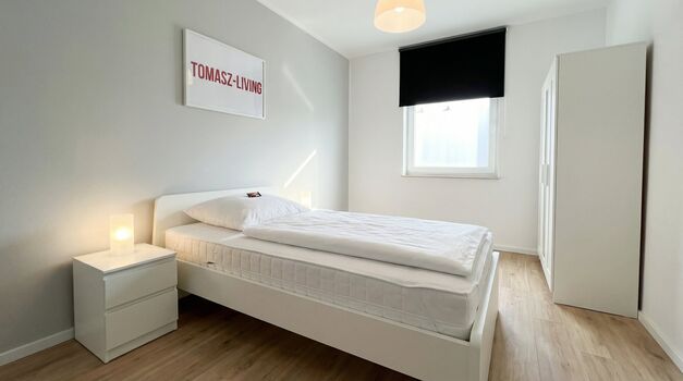 MH13 / TOMASZ-LIVING in DUISBURG - Einzelzimmer mit Schreibt MH13 / TOMASZ-LIVING in DUISBURG - Einzelzimmer mit Schreibt