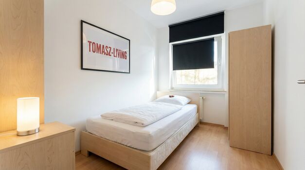 MH13 / TOMASZ-LIVING in DUISBURG - Einzelzimmer mit Schreibt Picture 4 MH13 / TOMASZ-LIVING in DUISBURG - Einzelzimmer mit Schreibt Picture 4