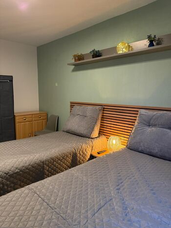 FREI 1-4 Pers., ab 3 Monate Mietdauer, alles neu. zentral Bild 2 FREI 1-4 Pers., ab 3 Monate Mietdauer, alles neu. zentral Bild 2