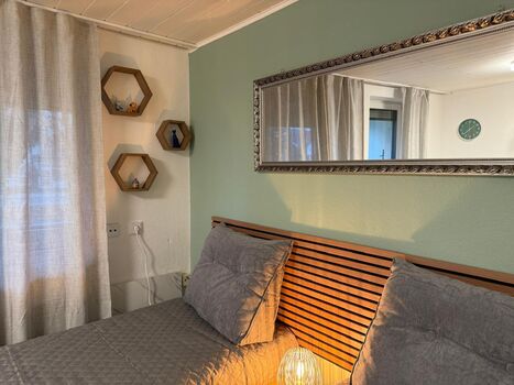 für 1-4 Personen, ab 6 Monate Mietdauer, alles neu. Zentral. für 1-4 Personen, ab 6 Monate Mietdauer, alles neu. Zentral.