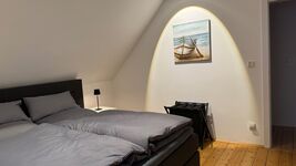 Schlafzimmer mit Boxspringbett 180x200cm Schlafzimmer mit Boxspringbett 180x200cm